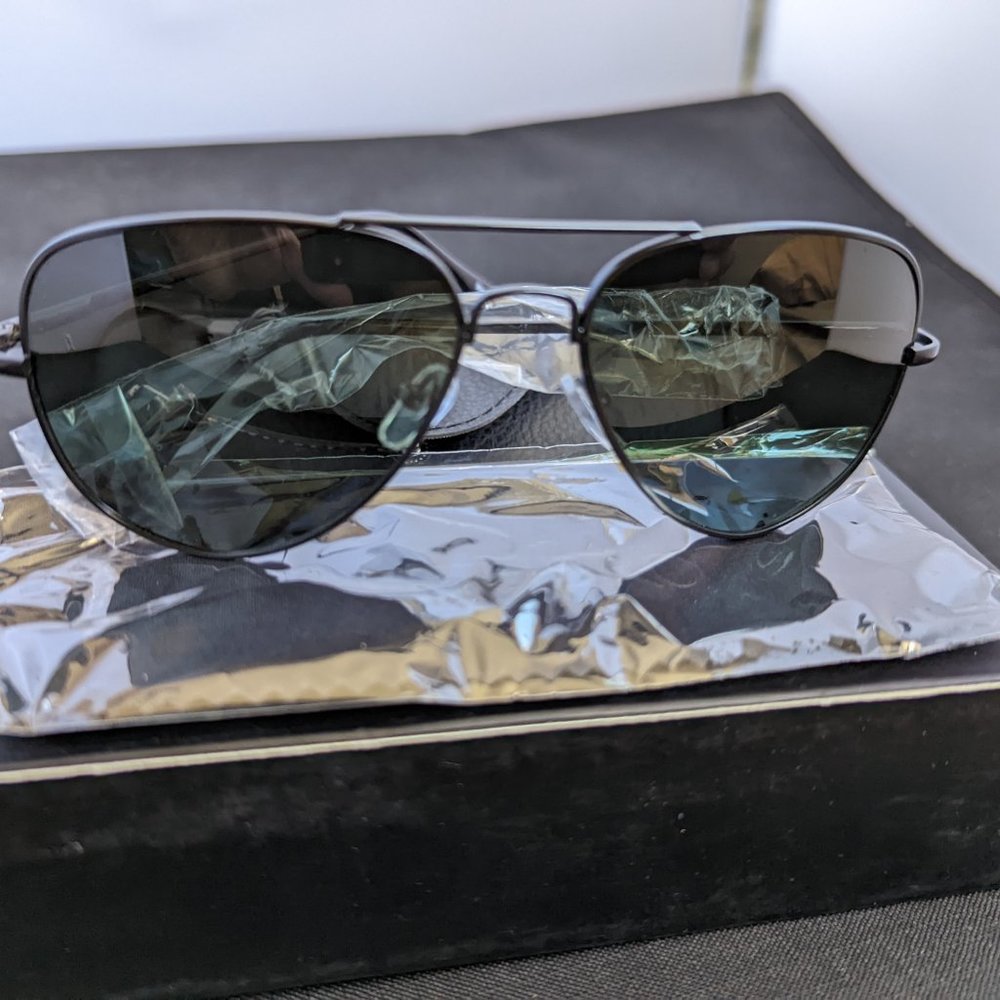 THBRO NWT Retro Round black Polarized Sunglasses. Uv400. Metal frame, compound l